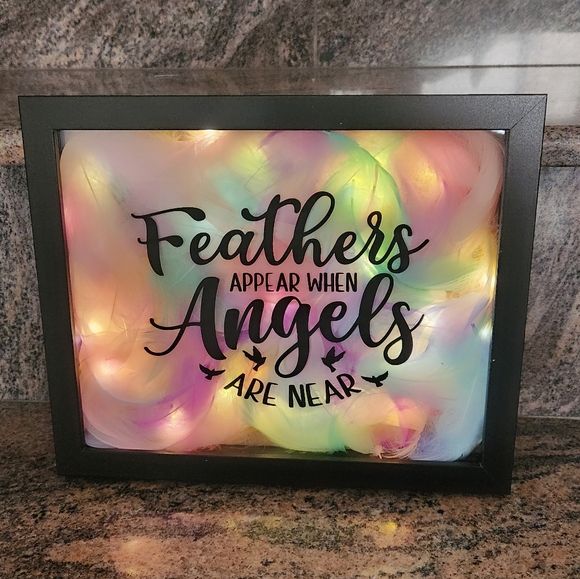 🩷FIRM PRICE🩷 8x10 Memorial Feather light up shadow box frame - Picture 1 of 3